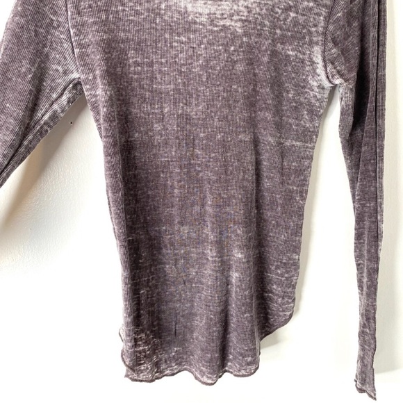 Chaser | Ribbed Long Sleeve Tee Laced Up Back. Shirt Tail Tee. Size Small. - Picture 2 of 14